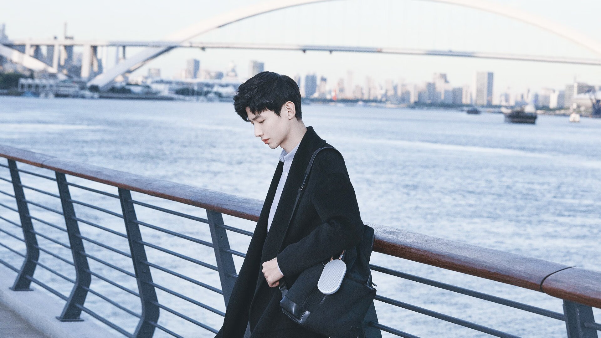 西甲国家德比之夜，凯恩的压制级发挥主宰赛场